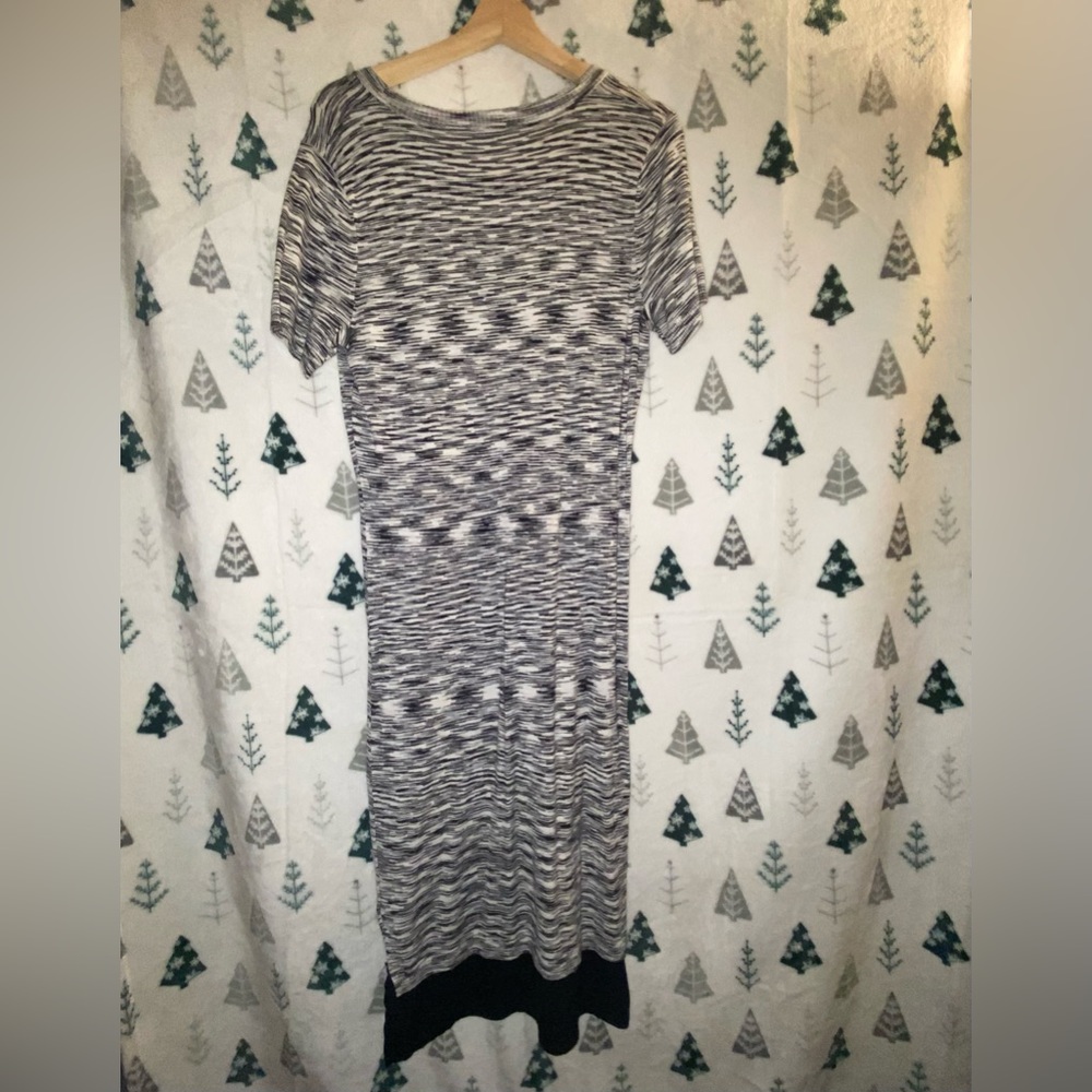 The Limited Short Sleeve Black & White Sweaterdress
